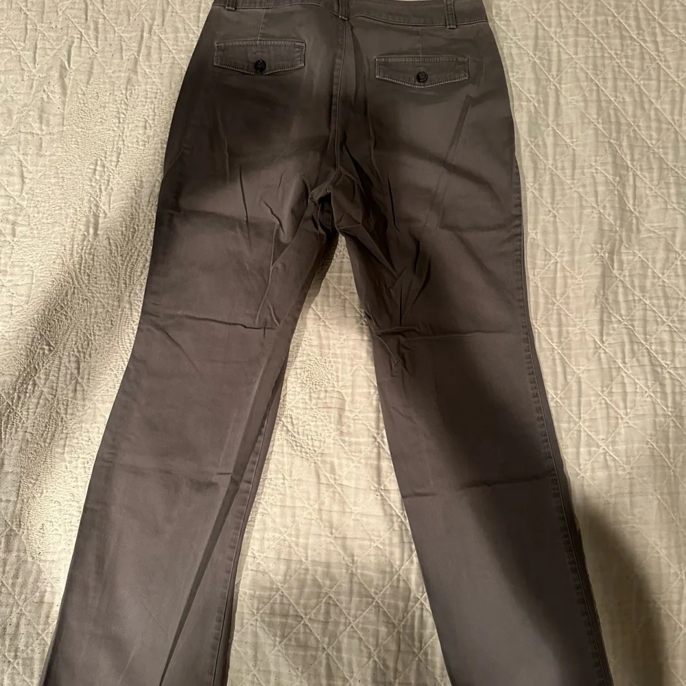 Women’s Dockers gray khaki- Hello Smooth- Size- 8M- straight leg!Great condition - Picture 10 of 11